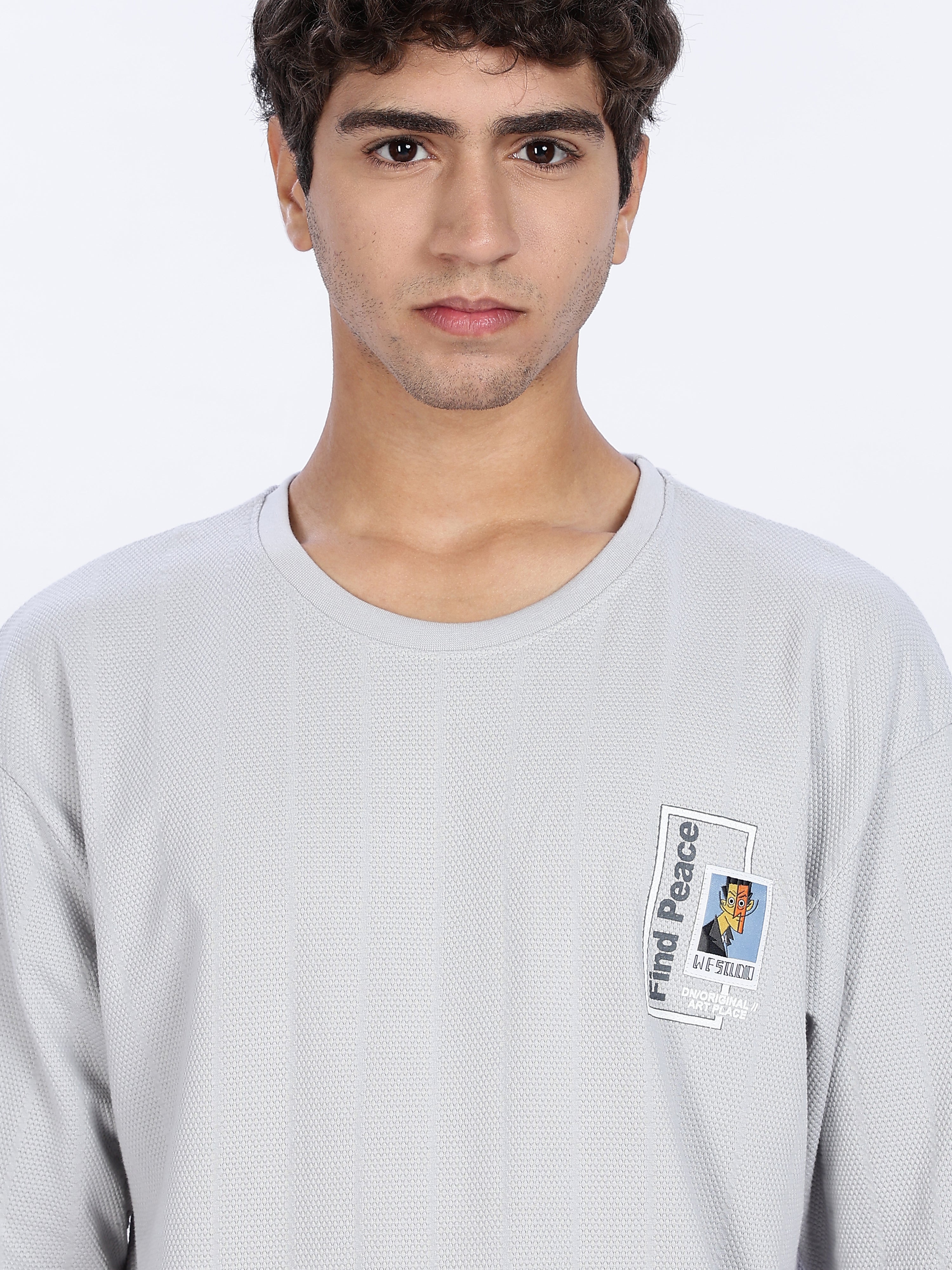 Men's Find Peace Graphic Printed with Woven Stickers Drop Shoulder T-shirt