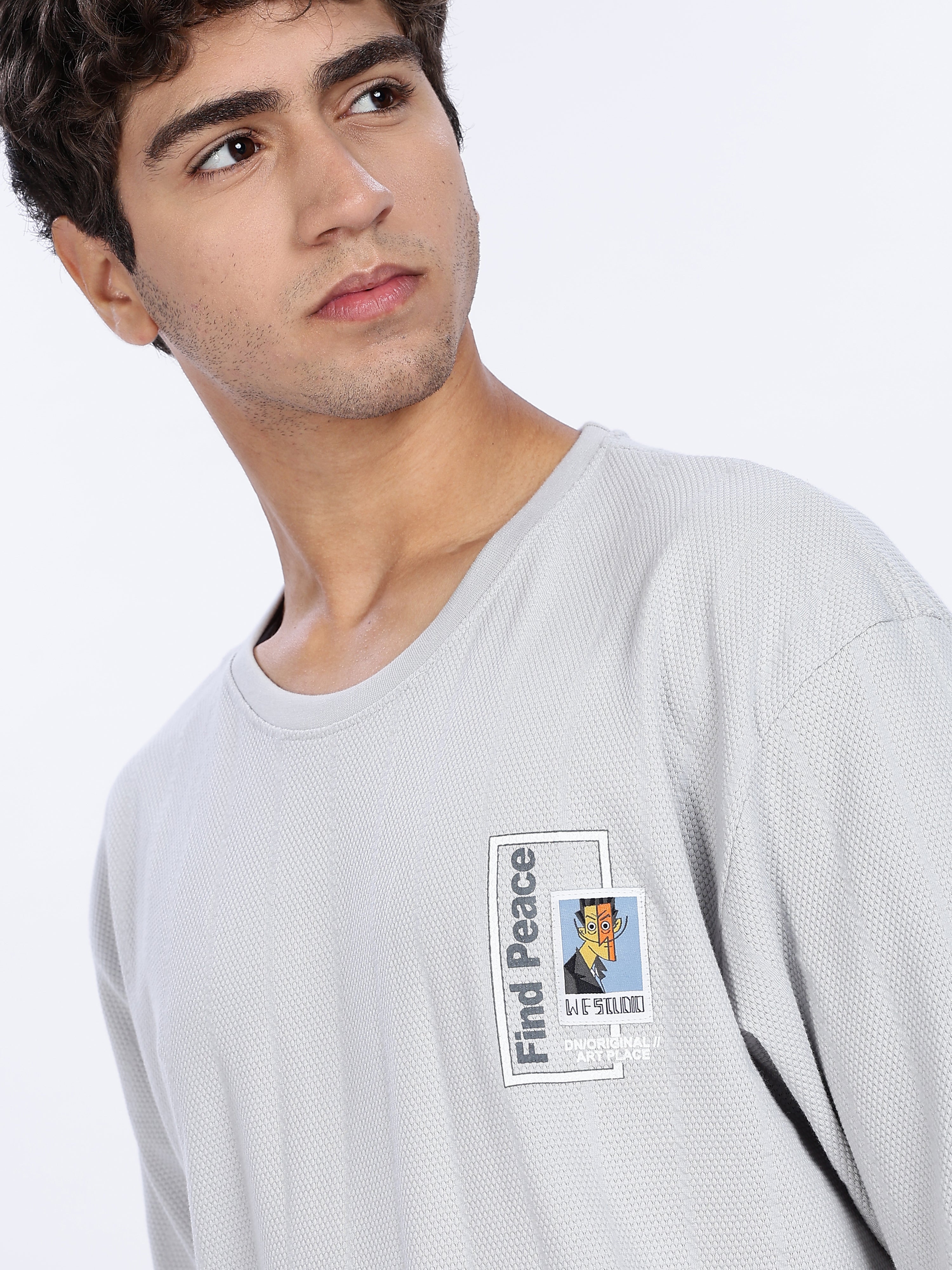 Men's Find Peace Graphic Printed with Woven Stickers Drop Shoulder T-shirt