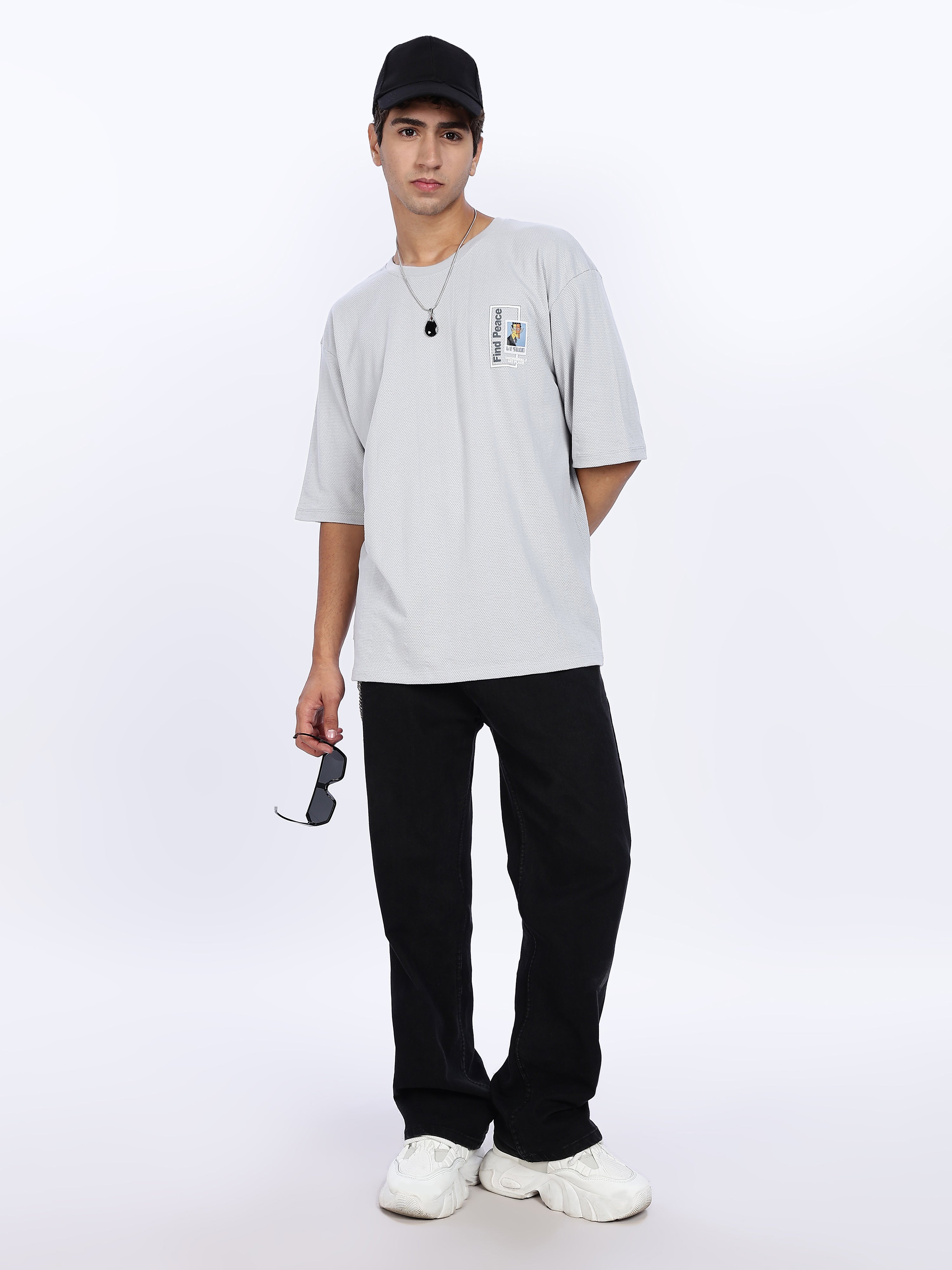 Men's Find Peace Graphic Printed with Woven Stickers Drop Shoulder T-shirt