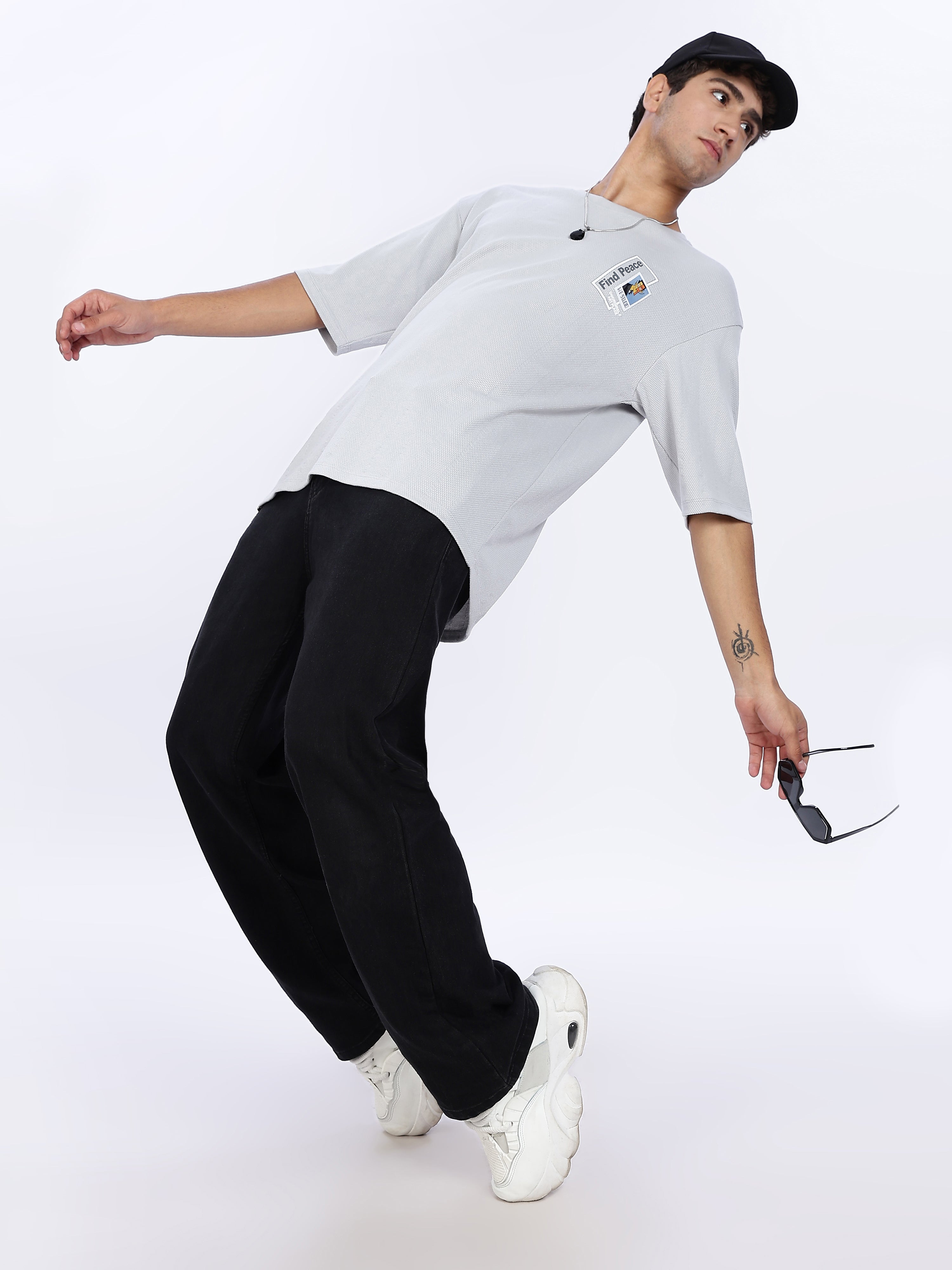 Men's Find Peace Graphic Printed with Woven Stickers Drop Shoulder T-shirt