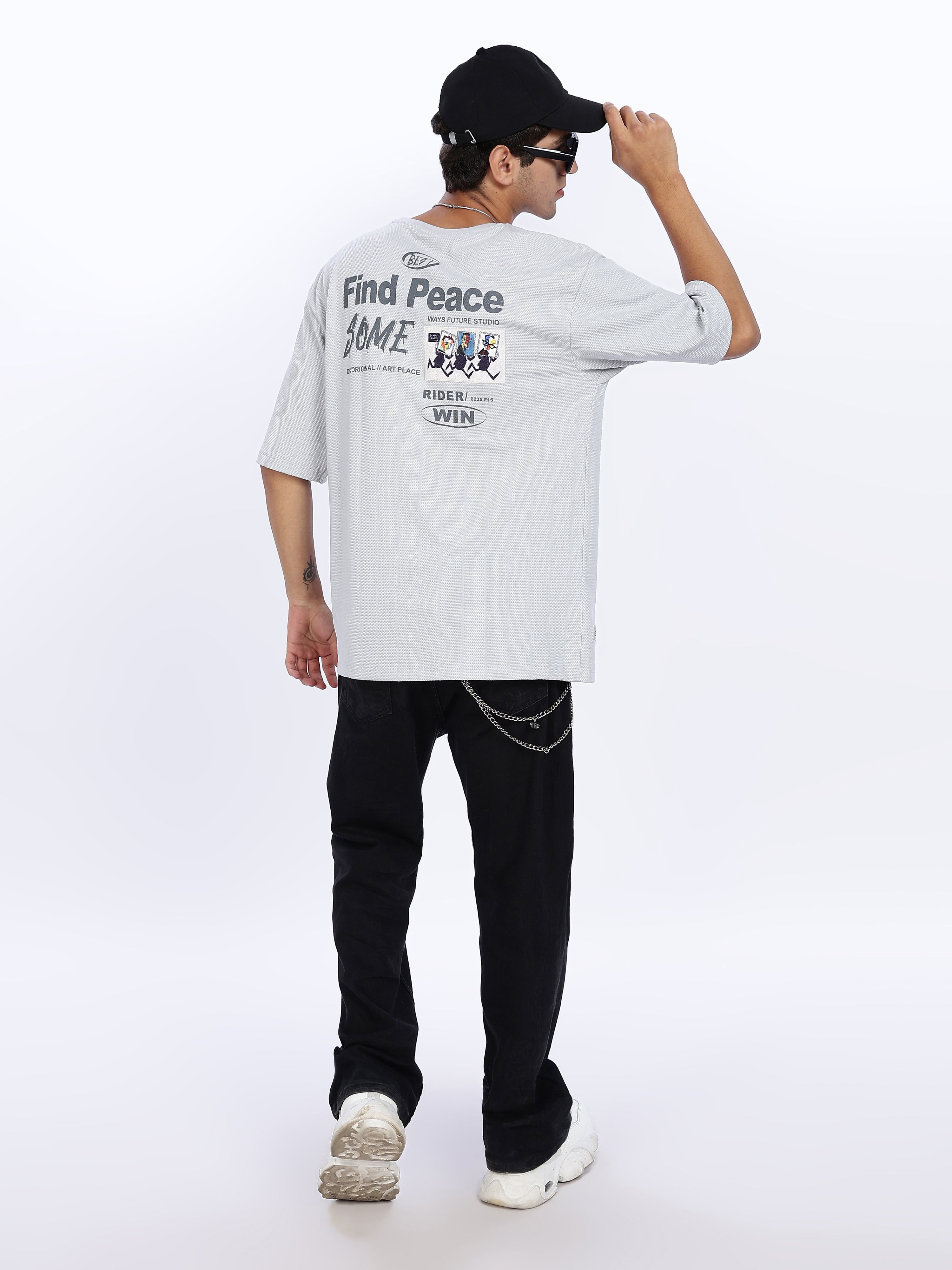 Men's Find Peace Graphic Printed with Woven Stickers Drop Shoulder T-shirt