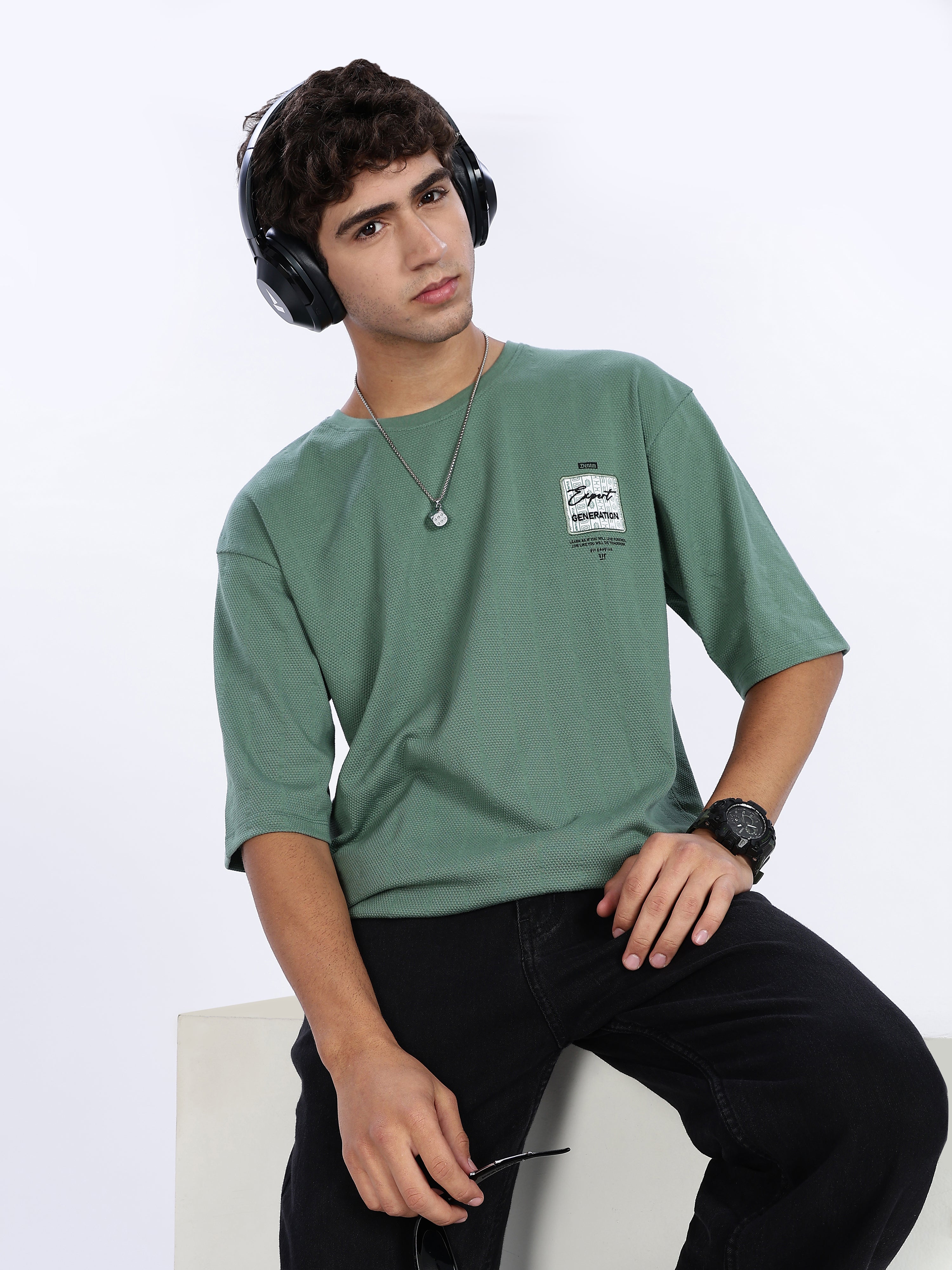 Men's Best Style Graphic Printed with Woven Stickers Drop Shoulder T-shirt