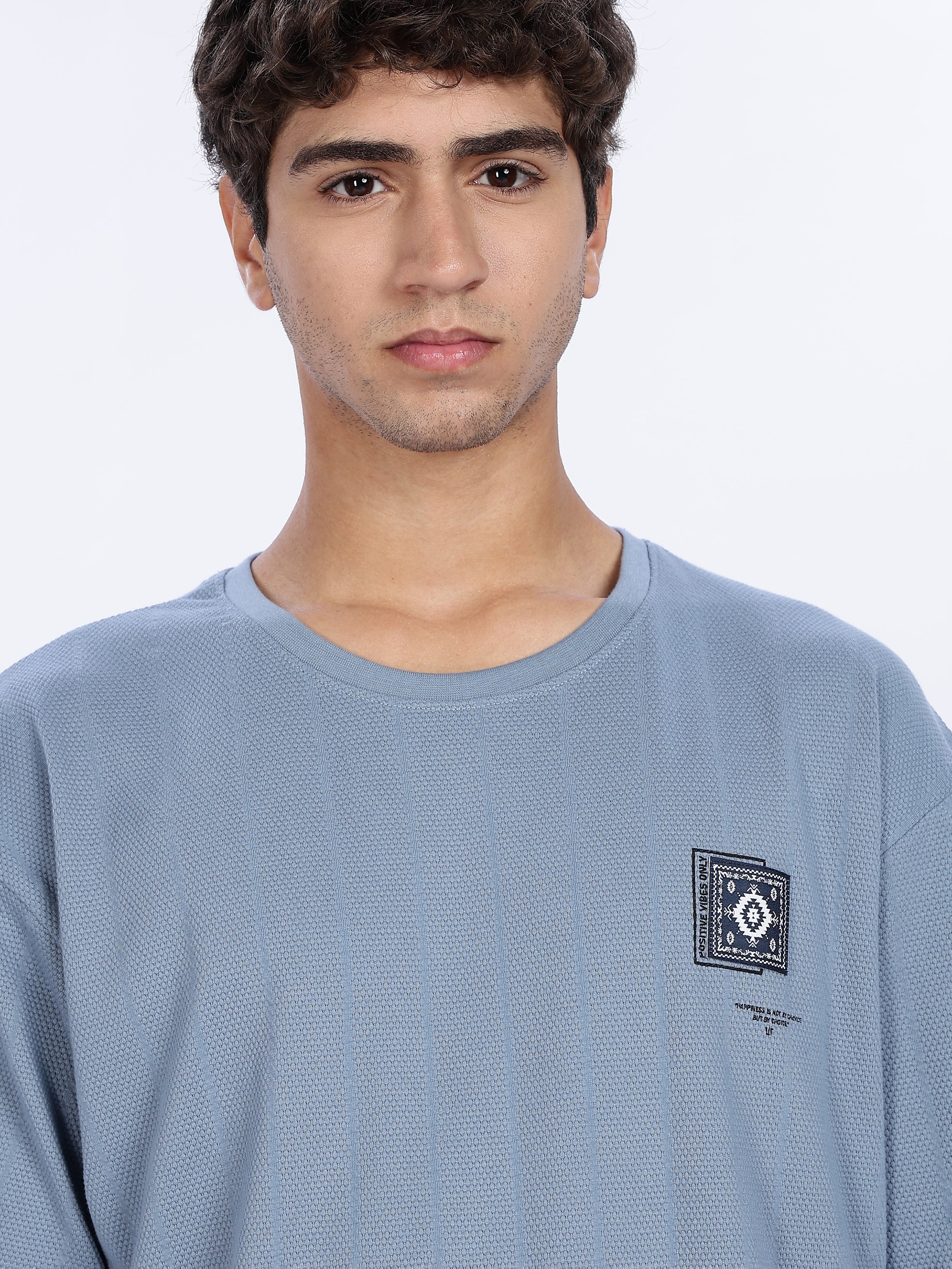 Men's Positive Vibes Graphic Printed with Woven Stickers Drop Shoulder T-shirt