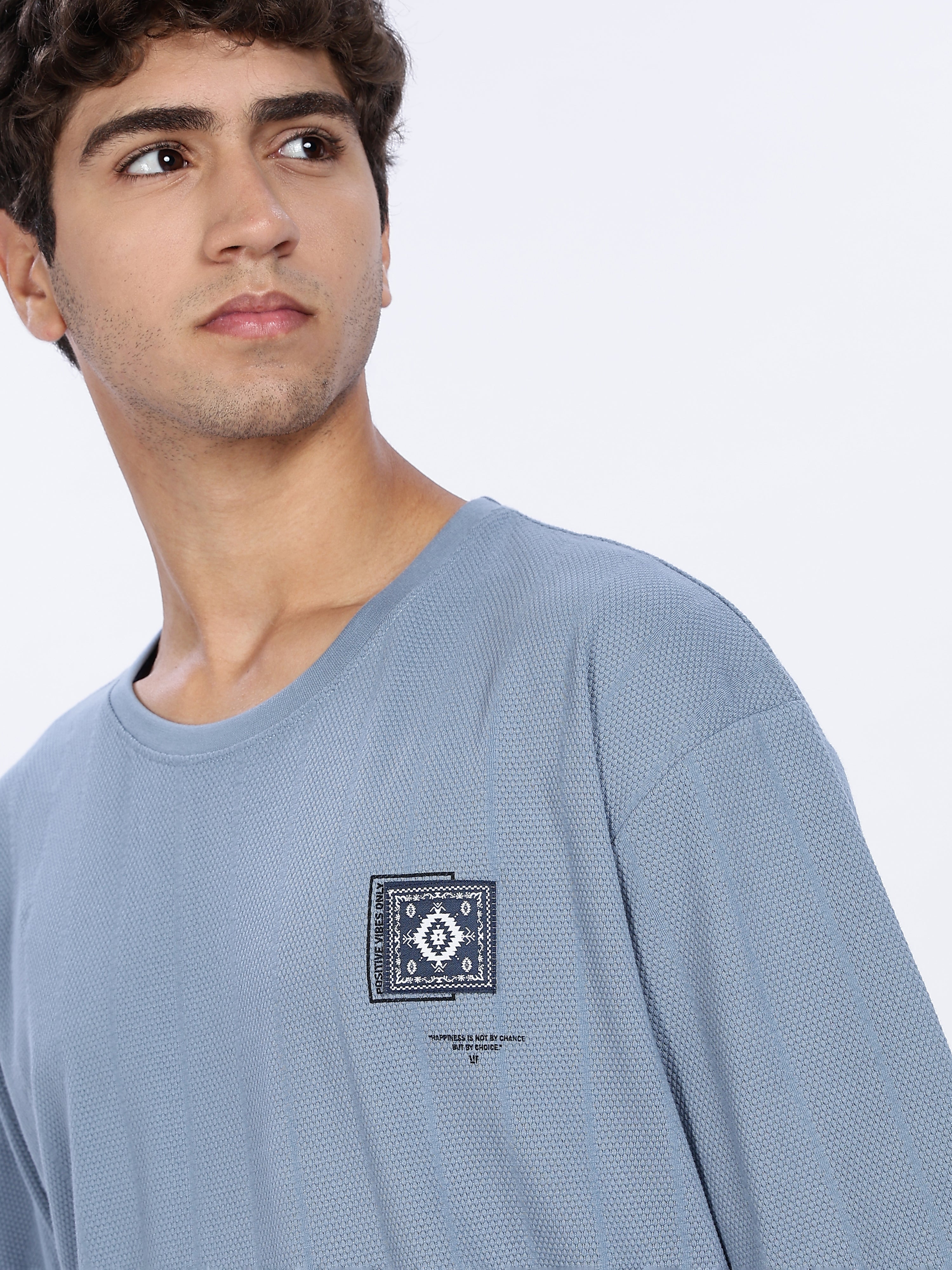 Men's Positive Vibes Graphic Printed with Woven Stickers Drop Shoulder T-shirt